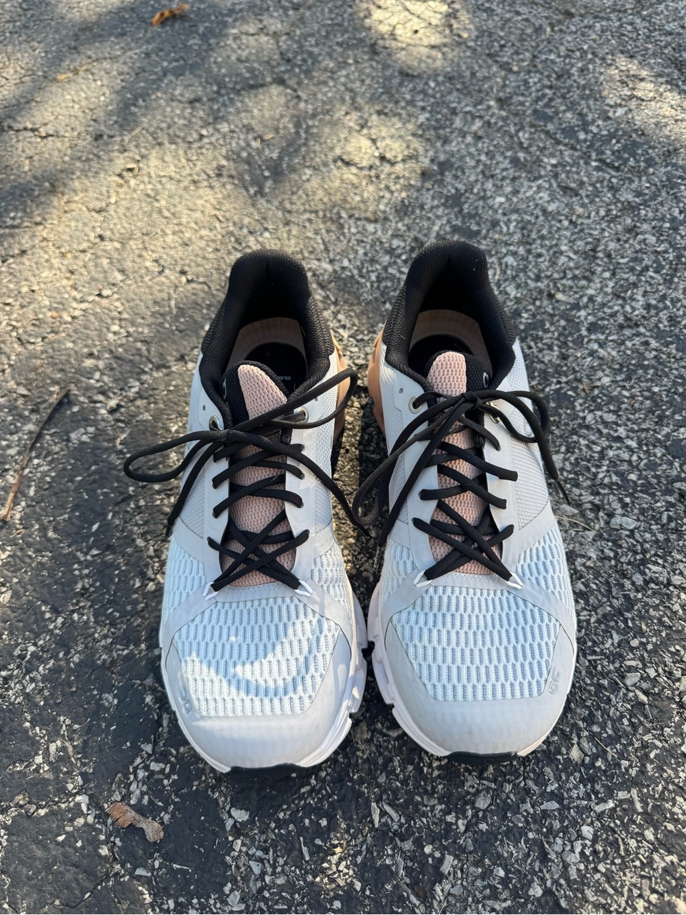 Women’s On Cloudflyer size 9.5 Glacier/ Rosebrown Running Shoes